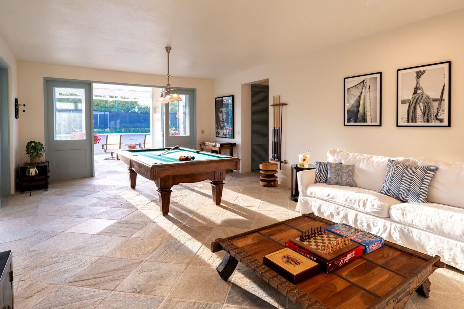 Room XTUC - Image 11