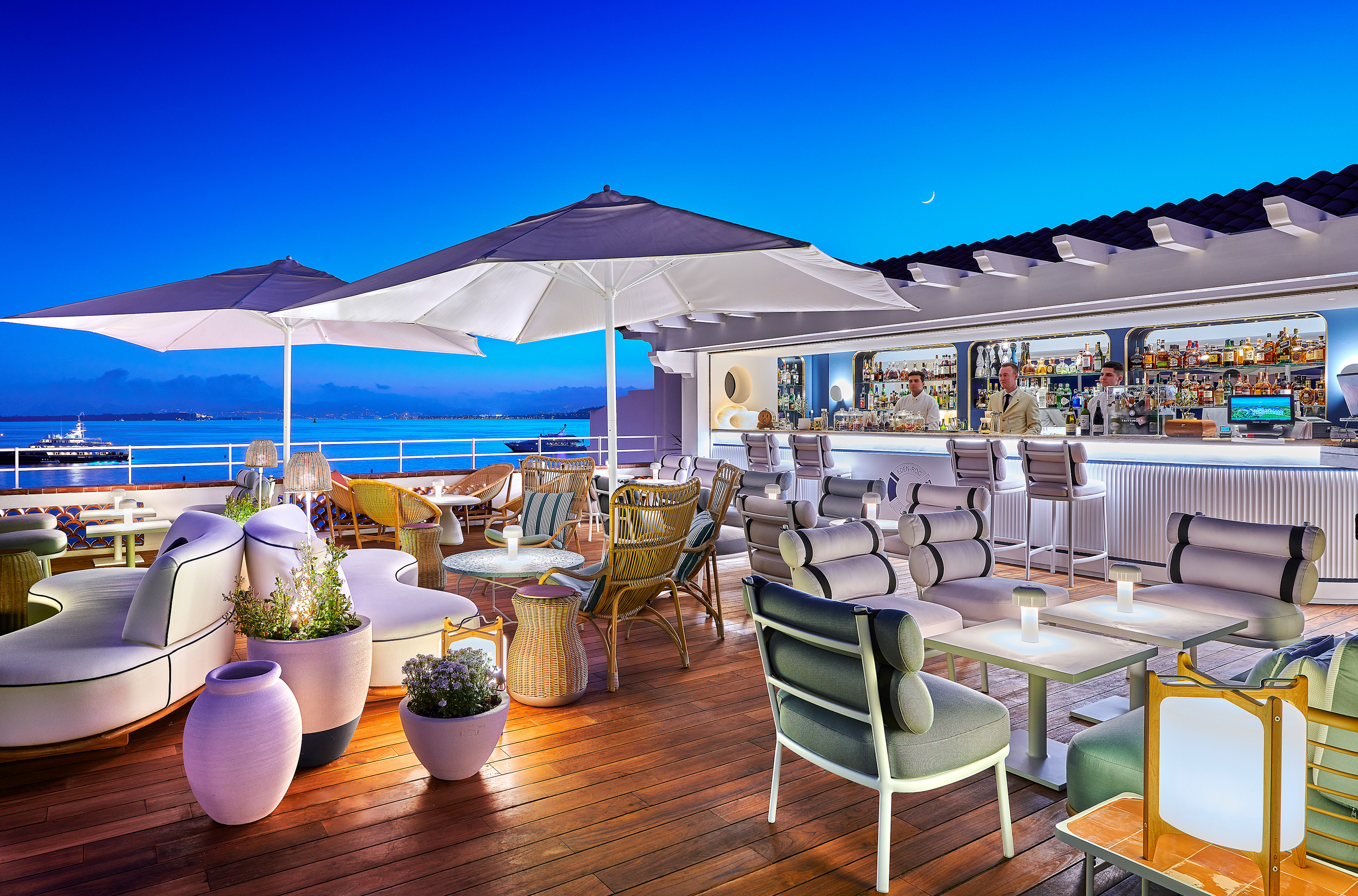 HDC - Eden-Roc Lounge by night