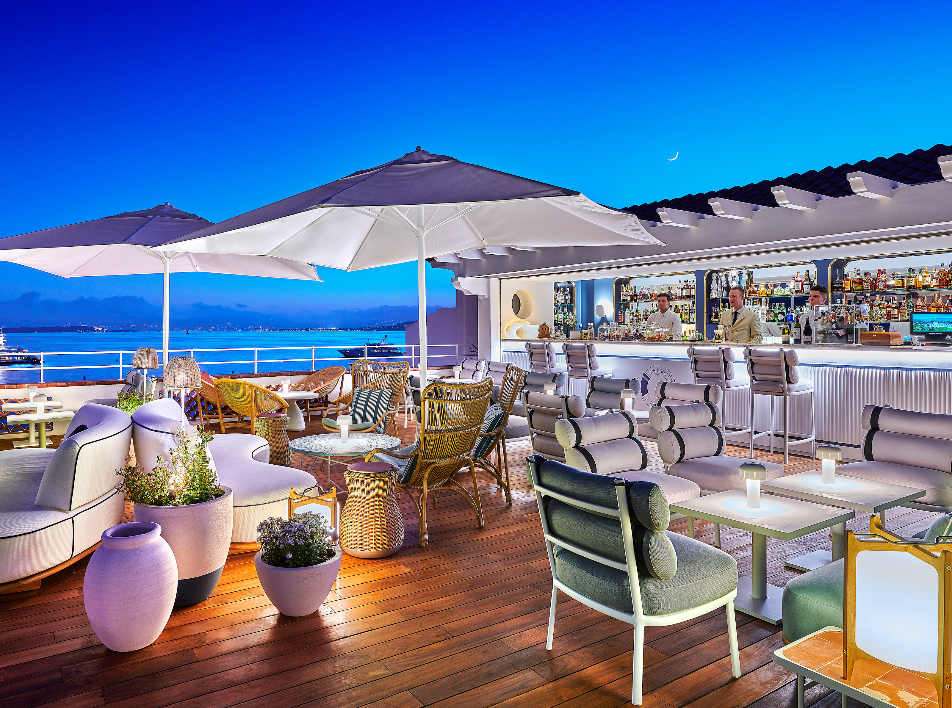 HDC - Eden-Roc Lounge by night