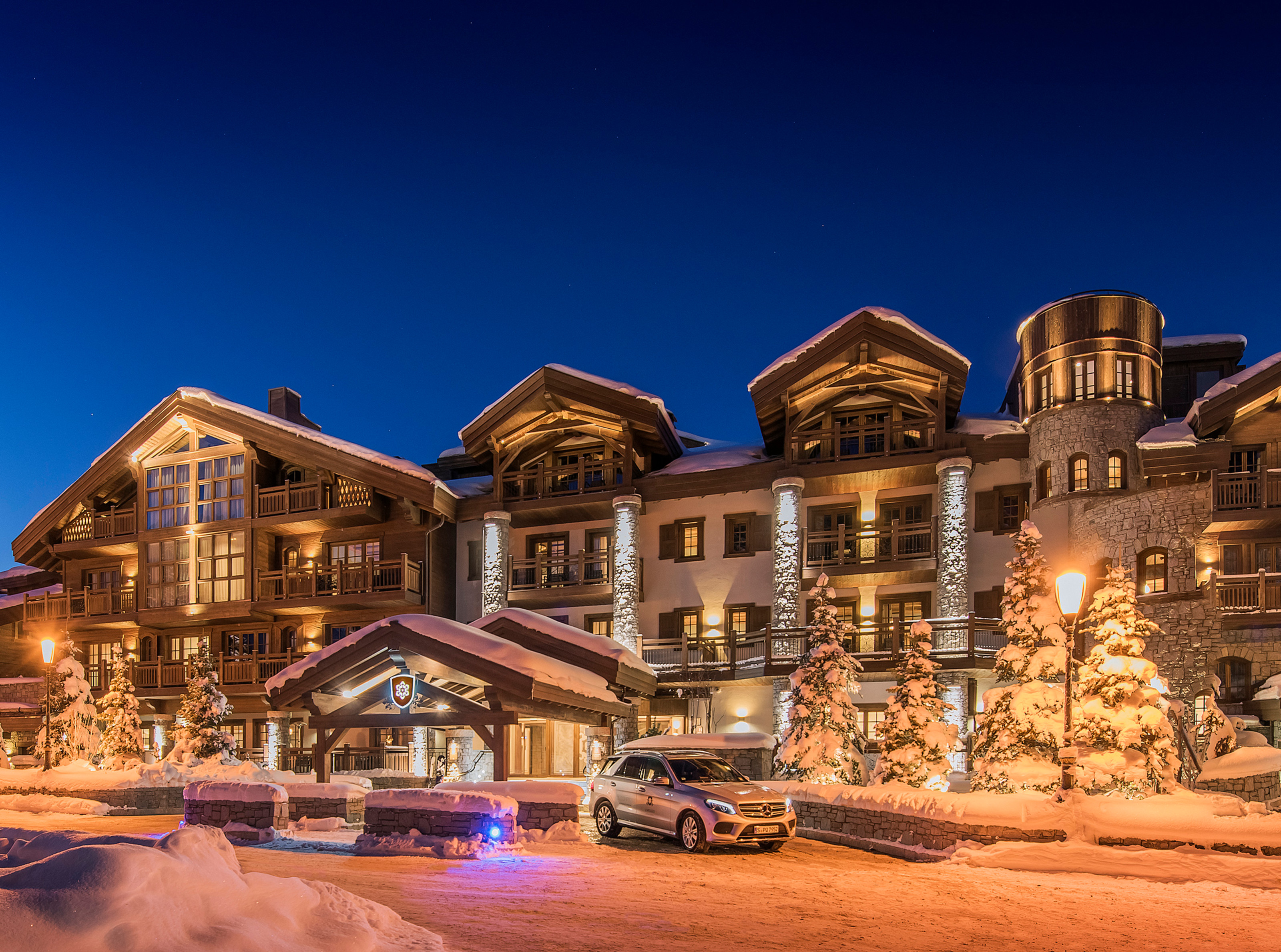 APG - Main entrance by night