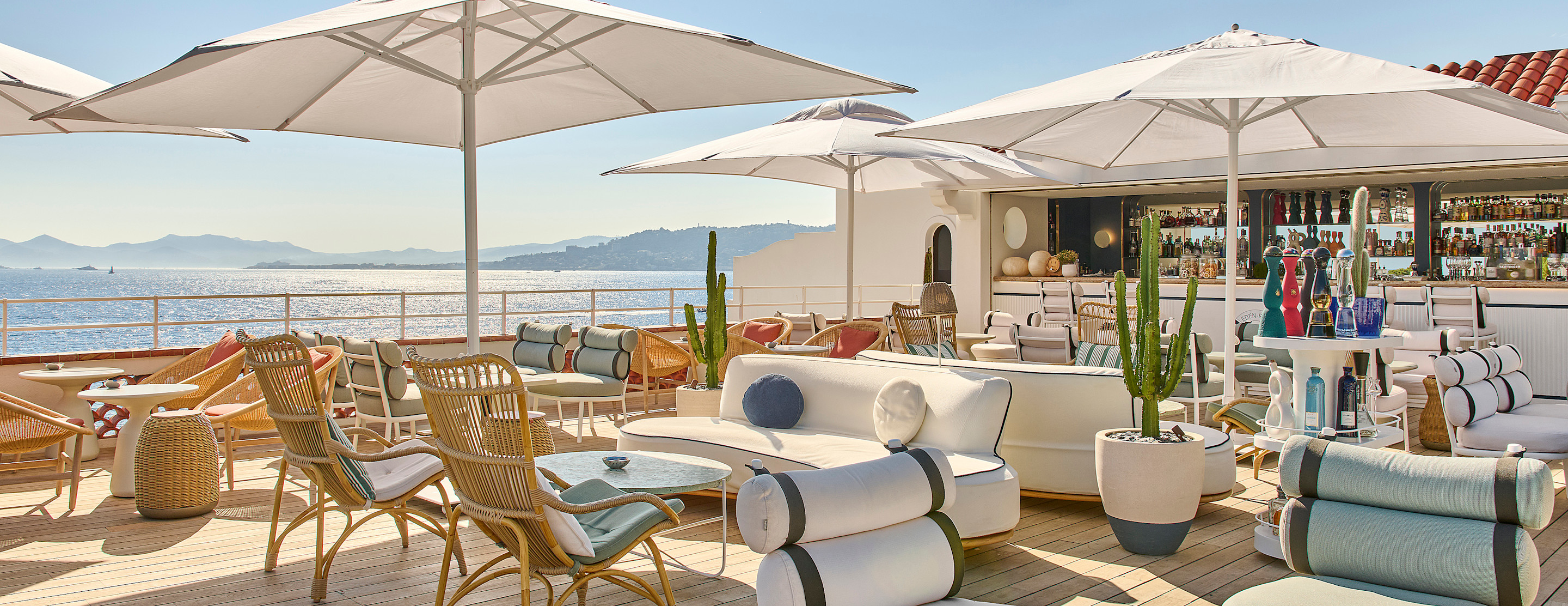 HDC - Eden-Roc Lounge golden hour