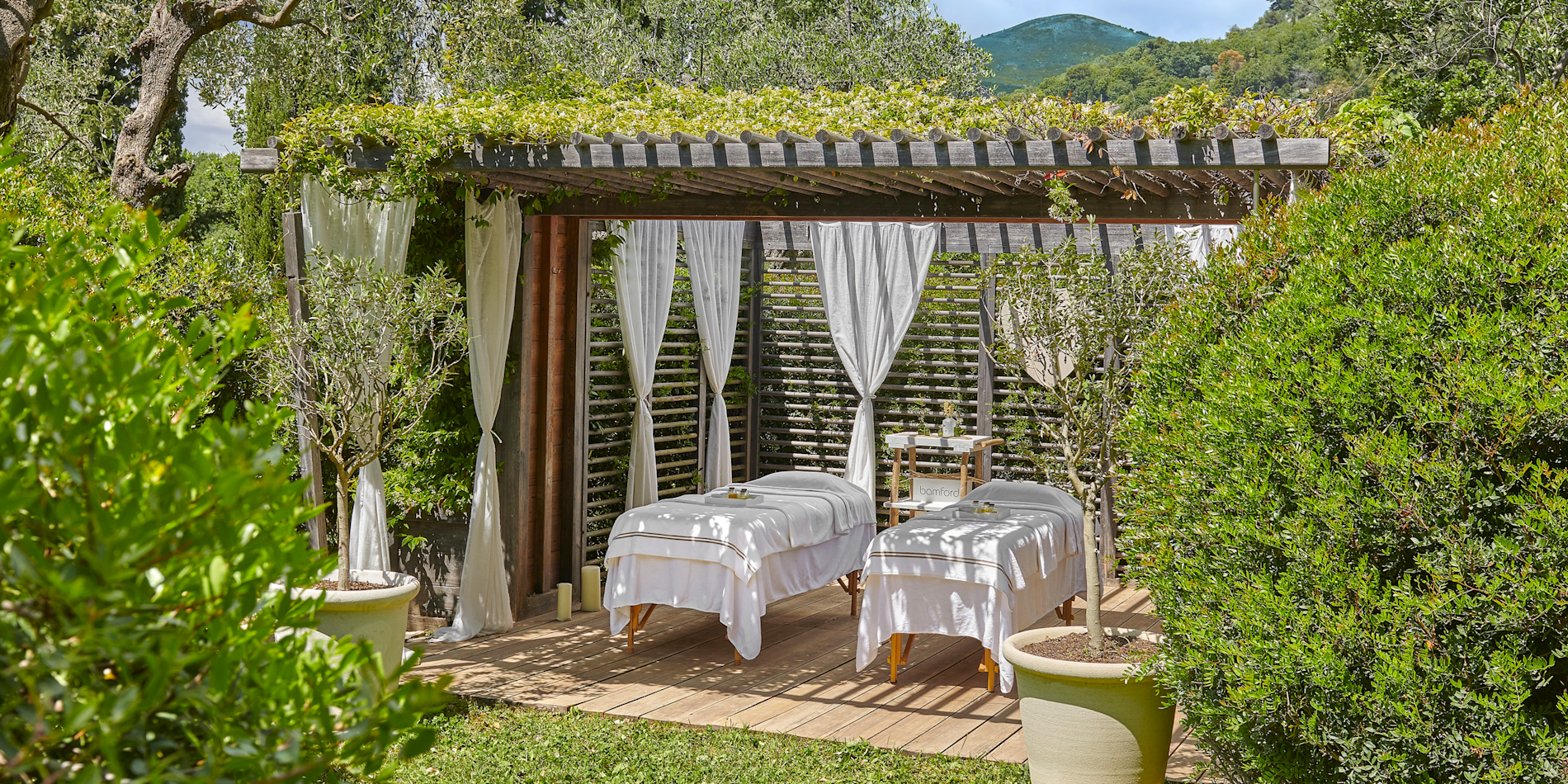 CSM - Spa treatment in the garden