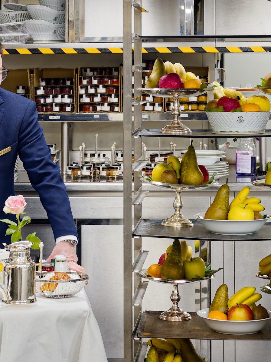 Le Bristol Paris - Room Service Cyril Thibaud 5kkh4