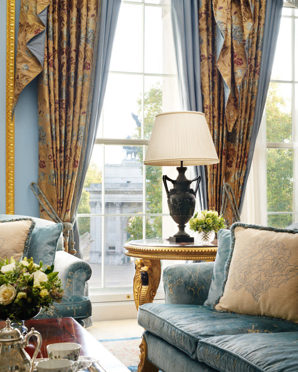 LAN - Royal Suite portrait