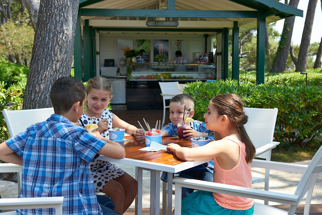 HDC - Kids club at the Juice & Ice Cream Bar