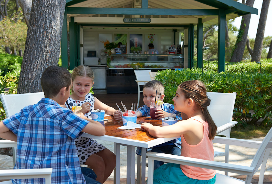 HDC - Kids club at the Juice & Ice Cream Bar