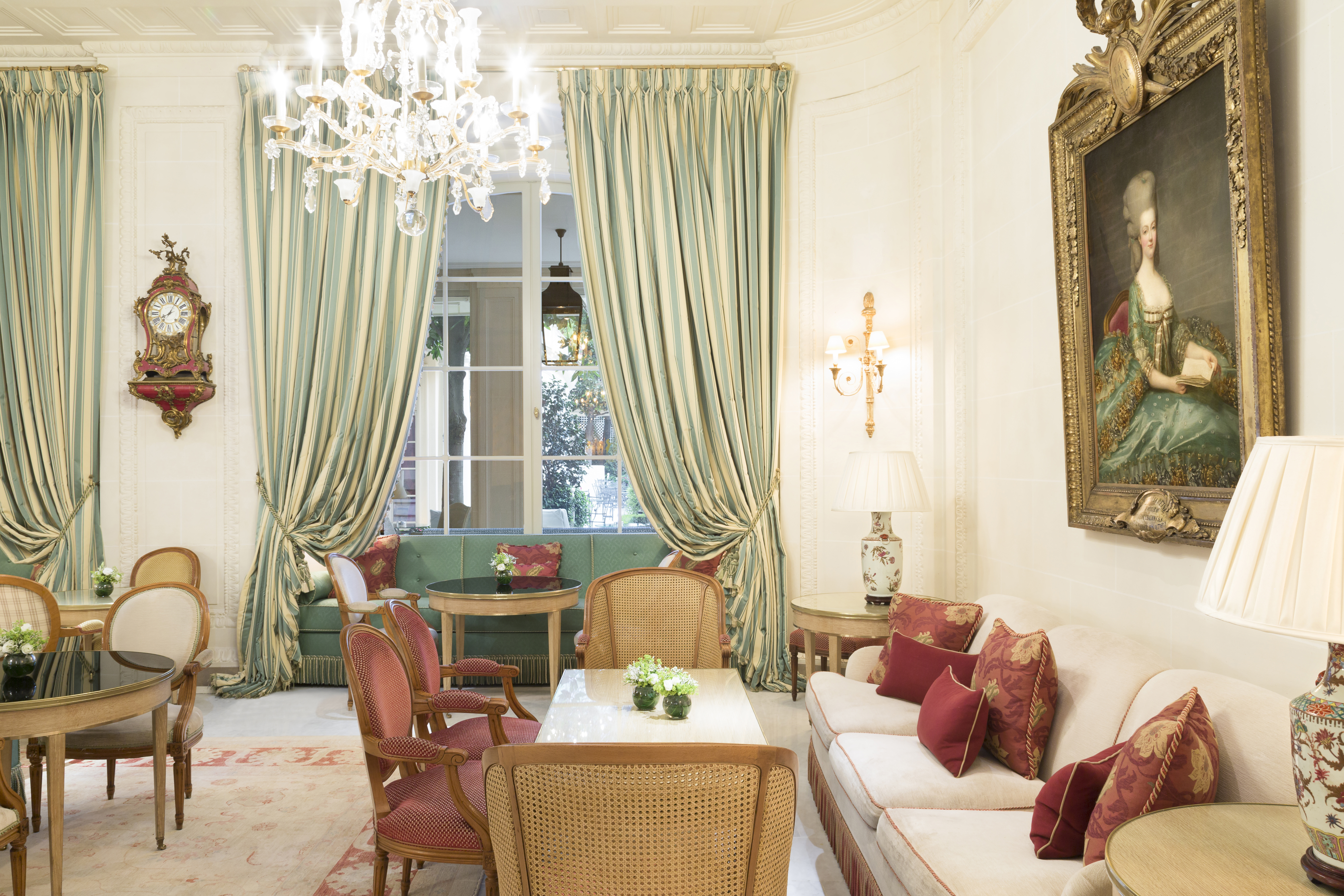本 HOTEL LE BRISTOL フランス語