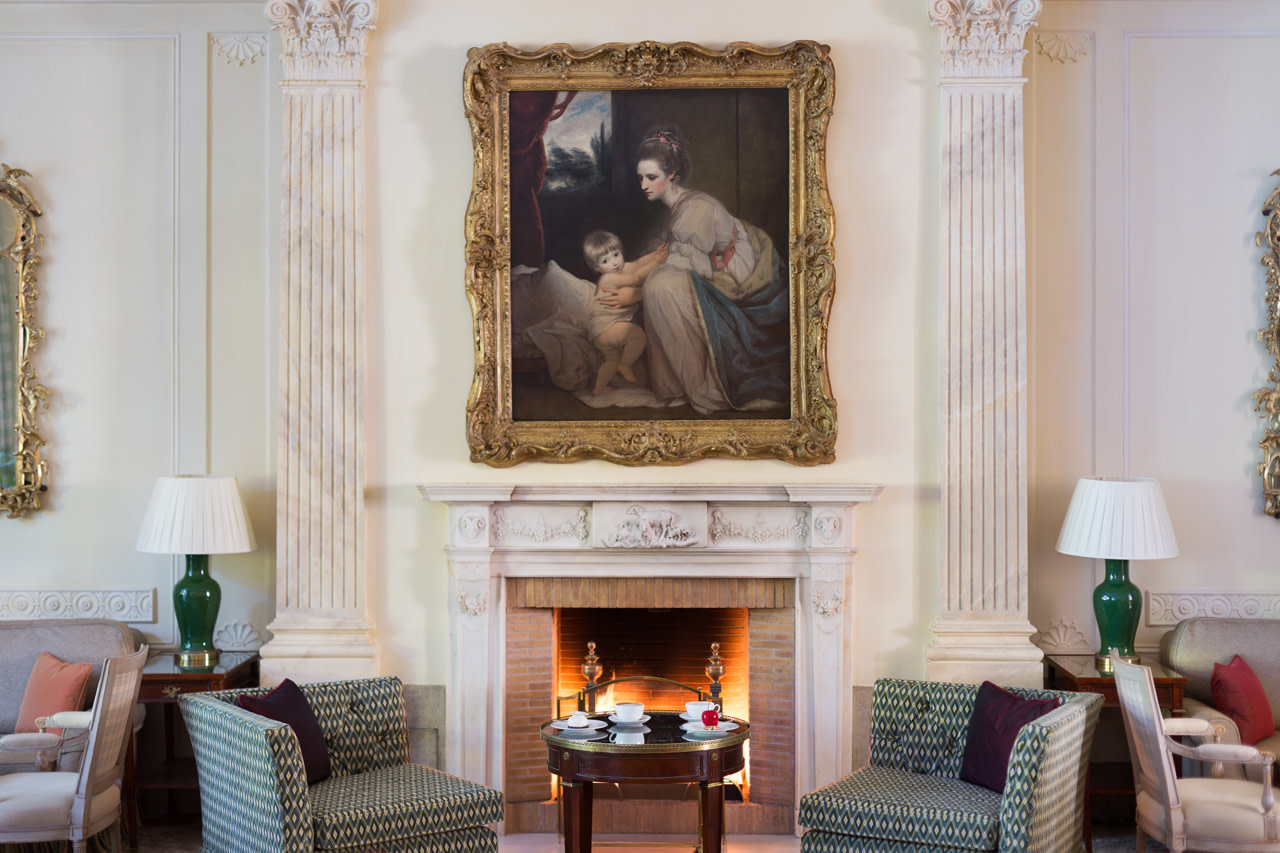Brenners-Park-Hotel-Spa-Kaminhalle-fireplace