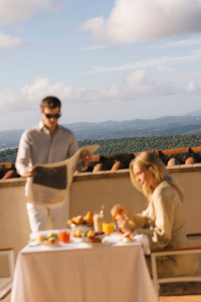 CSM - Room Service on the terrace