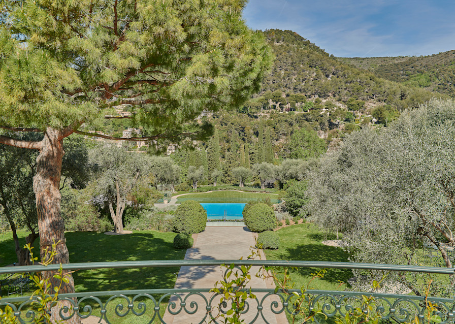 CSM - Alley leading to the pool