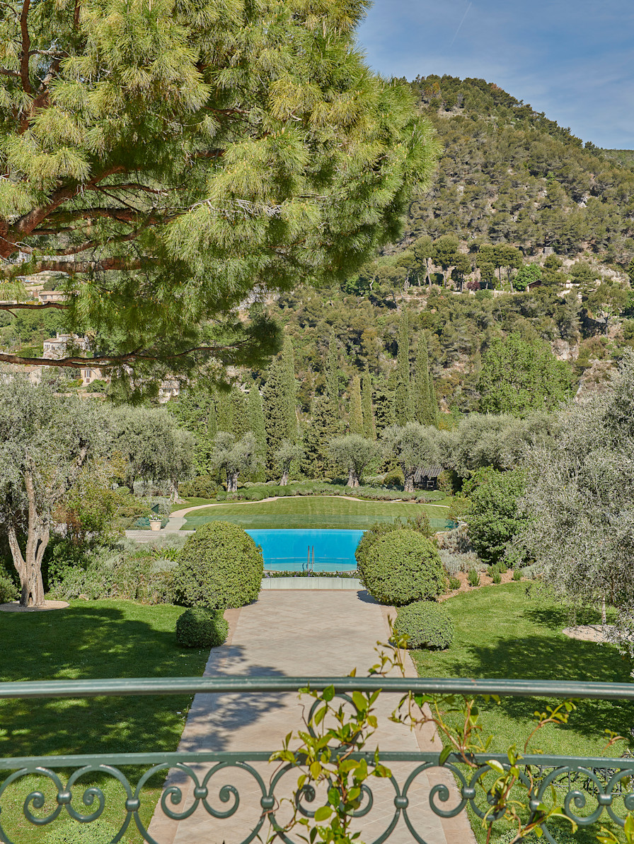 CSM - Alley leading to the pool