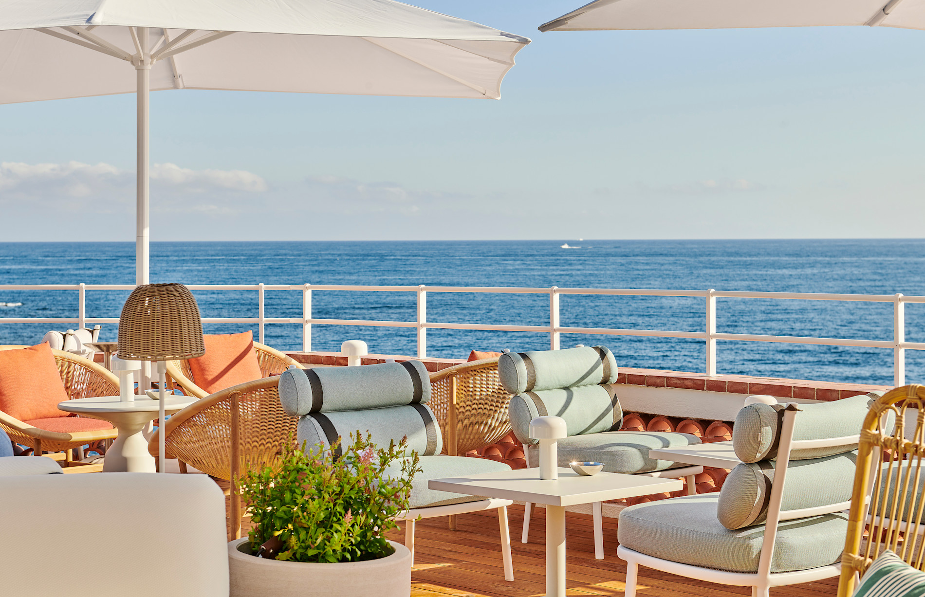 HDC - Eden-Roc Lounge 5