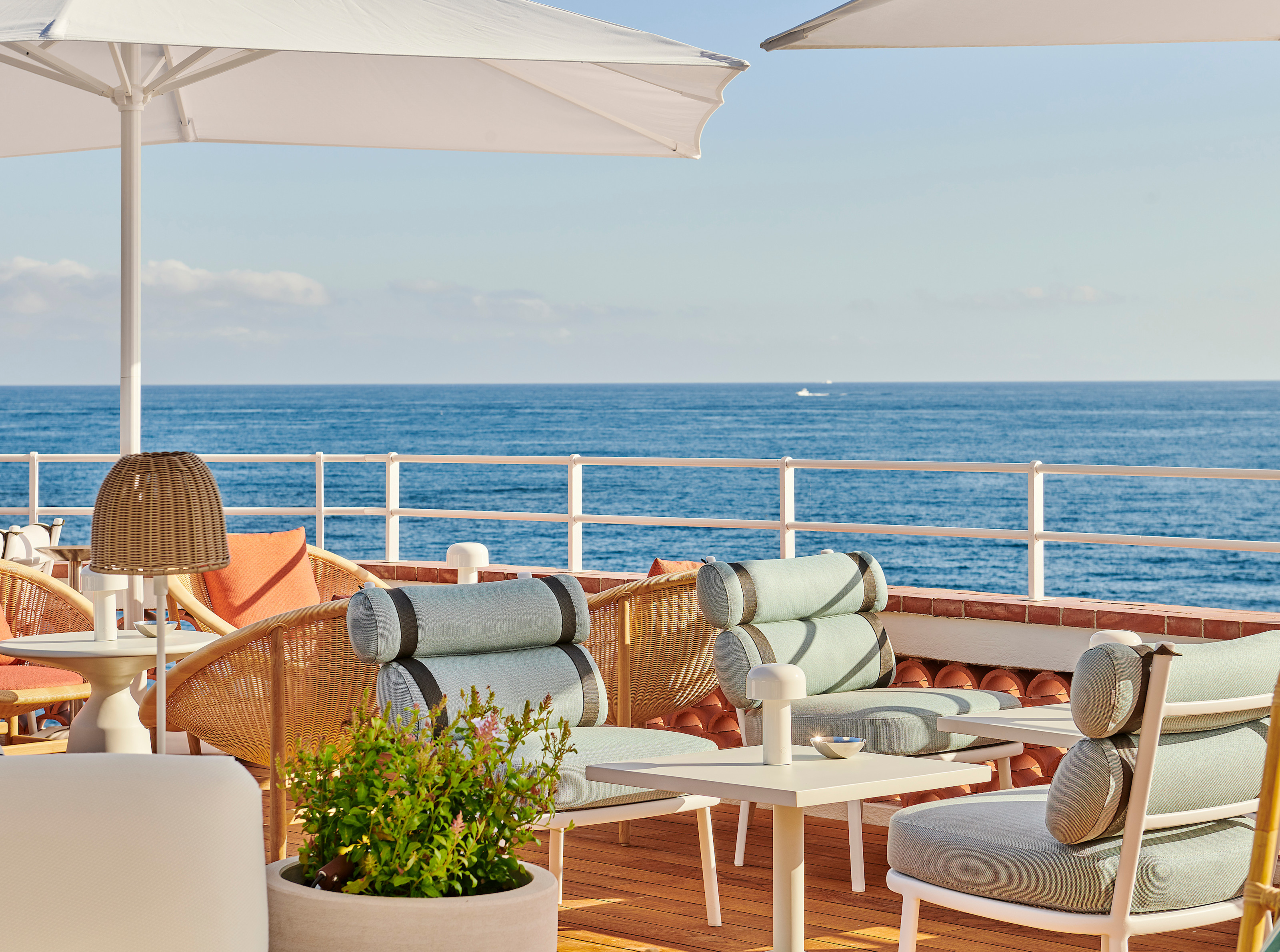 HDC - Eden-Roc Lounge 5