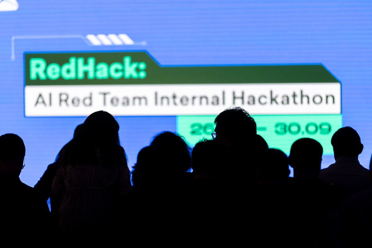 REDHACK (4) (Cover)