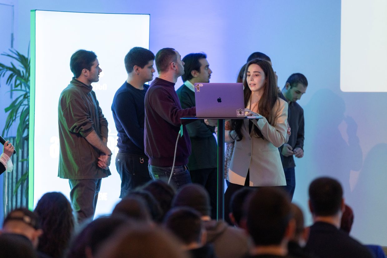 Cross Collab 2025 (1)