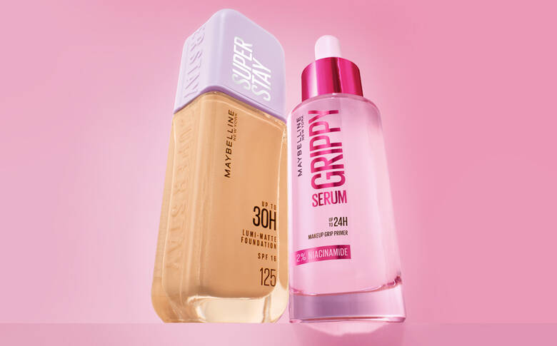 Her ses en lyserød baggrund med to Maybelline produkter til ansigtet. 