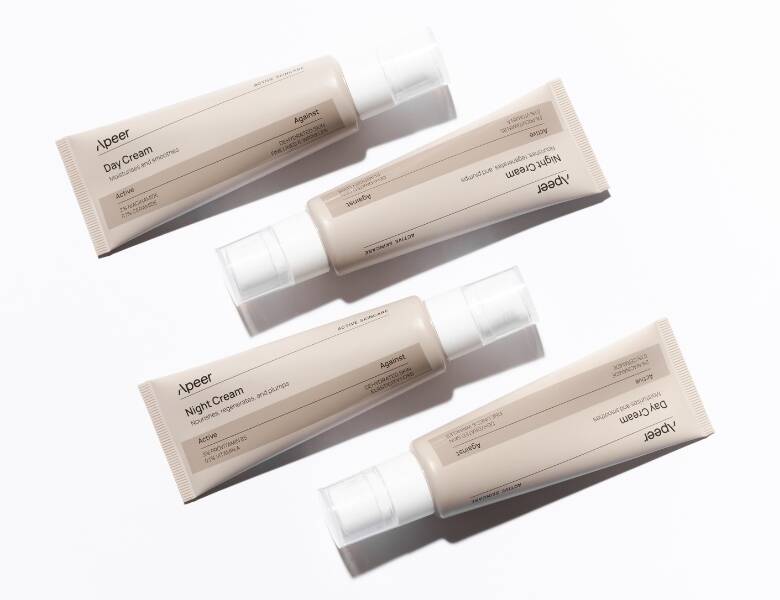 Her ses fire beige og hvide Apeer produkter på en hvid baggrund.