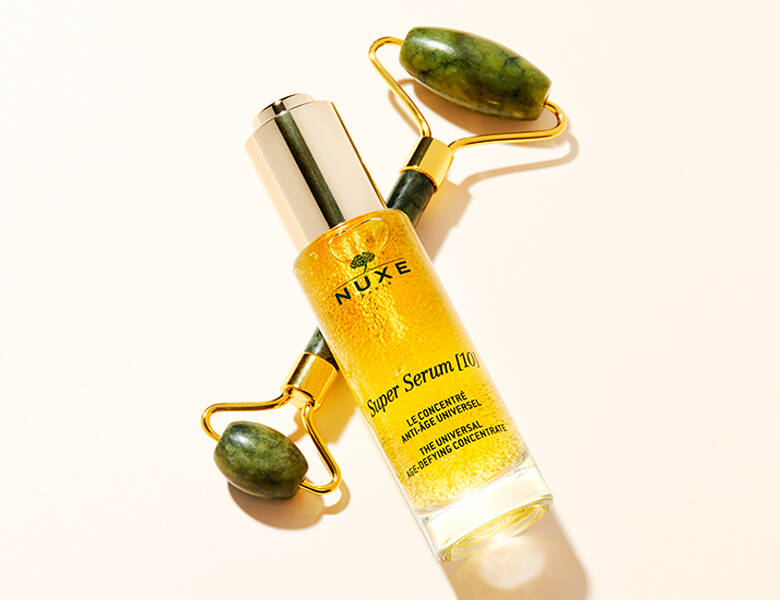 Her ses en lys baggrund med to produkter - et grønt og et gult.