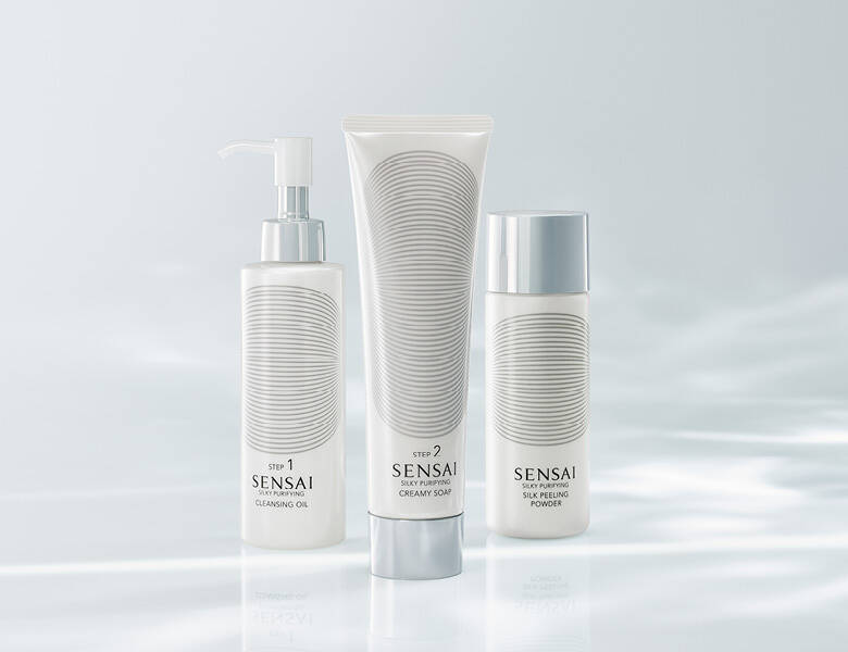 Her ses tre lyse produkter, som står i en meget lyseblå baggrund.