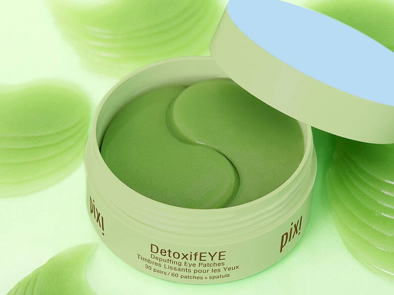 Her ses nogle grønne eye patches i en grøn æske og på en grøn baggrund. 