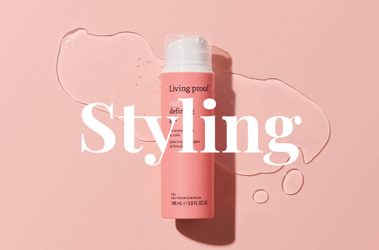Her ses en lyserød baggrund med et lyserødt stylingsprodukt. Foran står "Styling" i hvidt.
