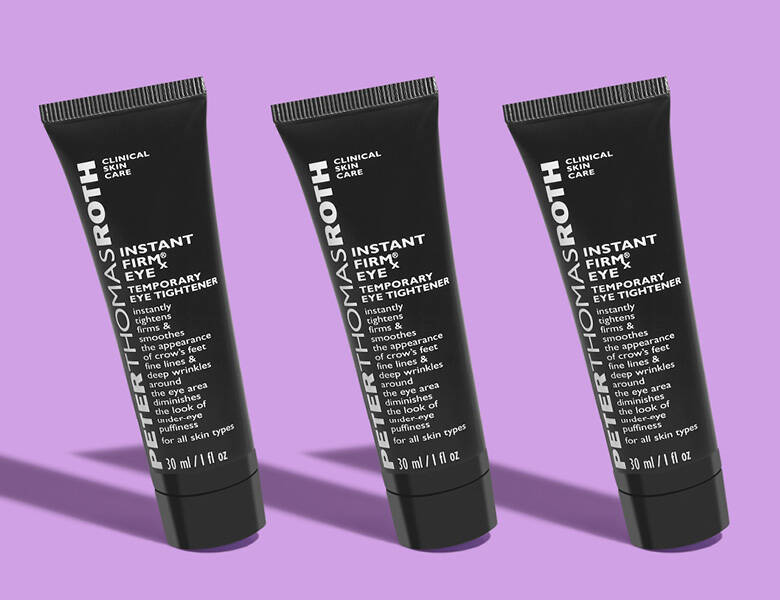 Her ses en lilla baggrund med tre sorte produkter. 