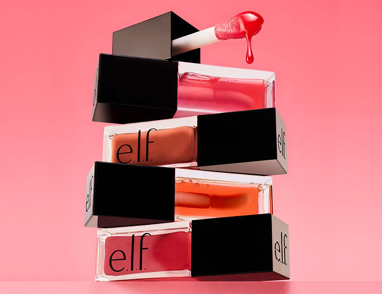 Her ses en rød baggrund med forskellige elg lipoils liggende på hinanden. 