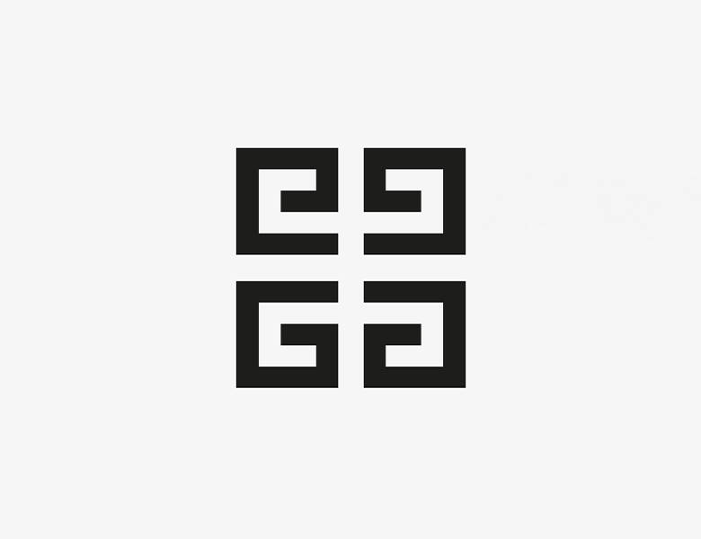 Her ses Givenchys sorte logo på en lysegrå baggrund.
