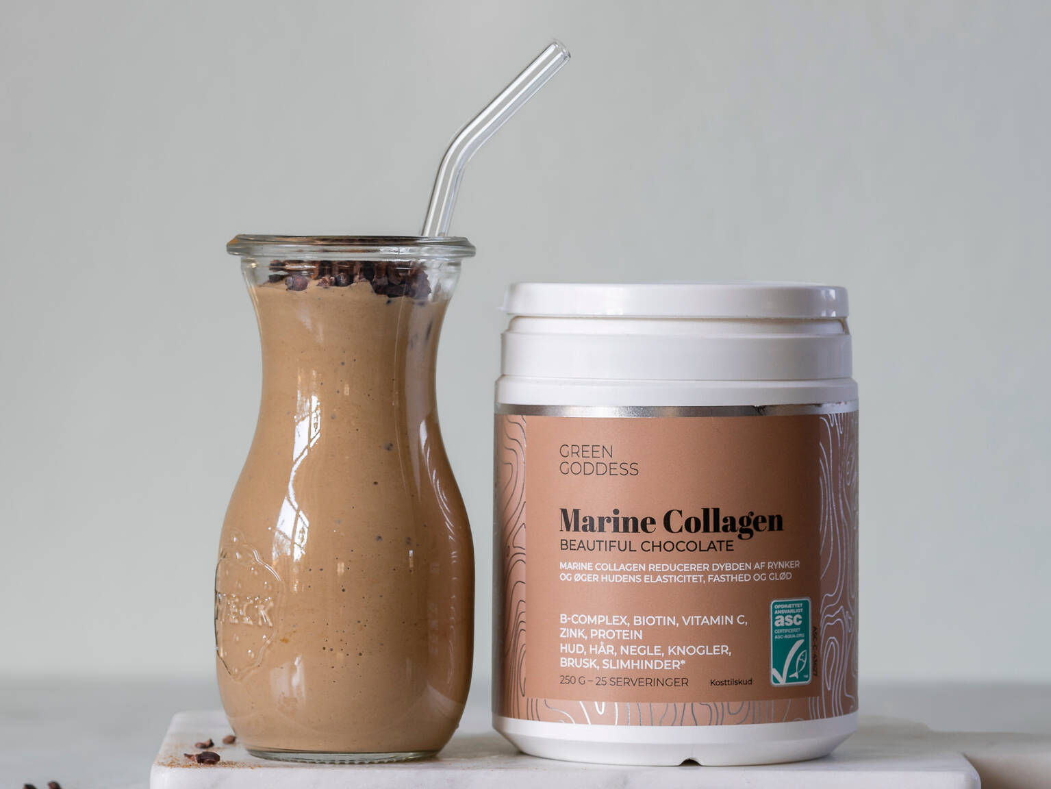 collagen chocolate smoothie.jpg