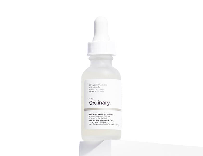 Her ses en hvid baggrund med et enkelt klart og hvidt produkt. 