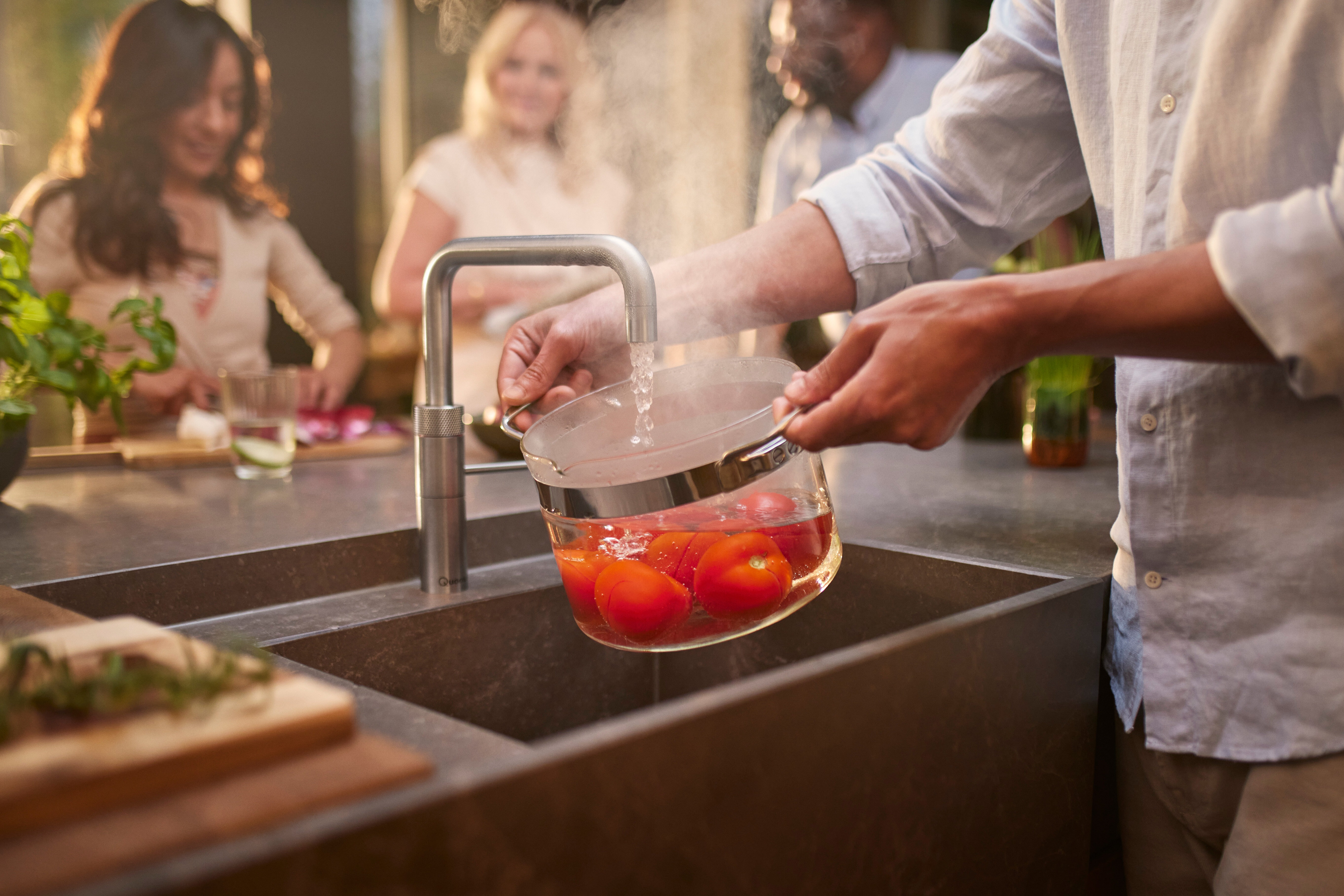 2800 Refresh your summer campaign evening tapping boiling tomatoes RGB (8)