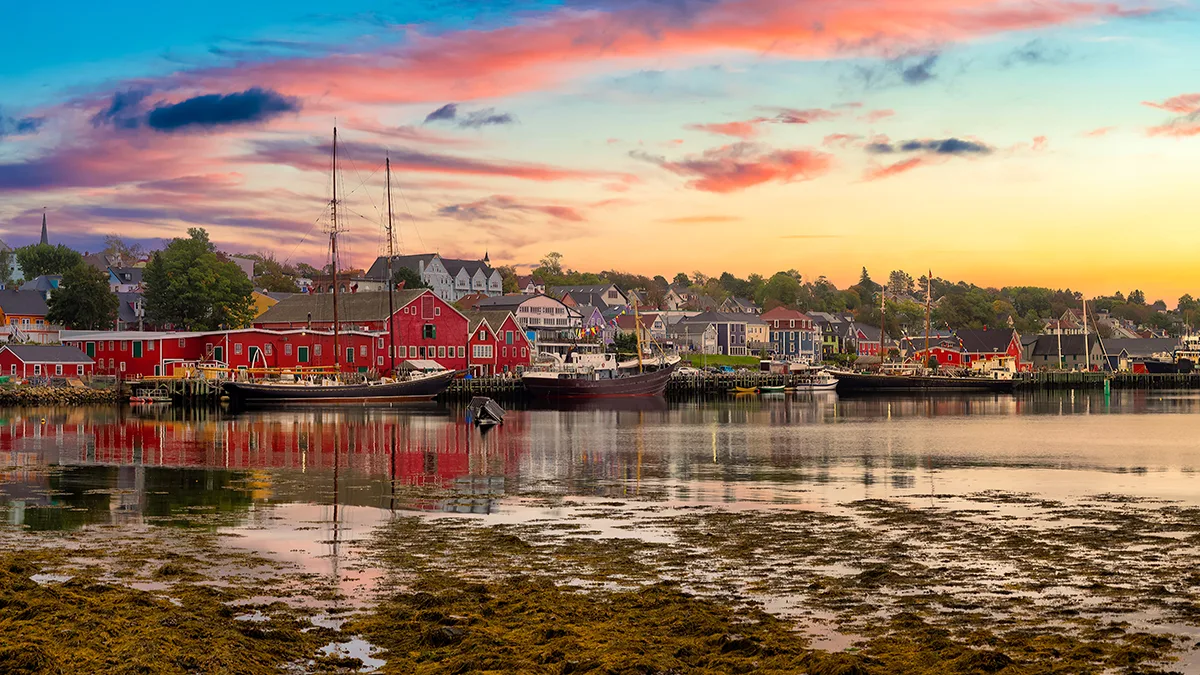 lunenburg-canada-hgr-146741shutterstock_web.jpg