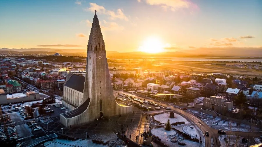 reykjavik-iceland_hgr-139096-photo_shutterstock_3000x1688px.jpg