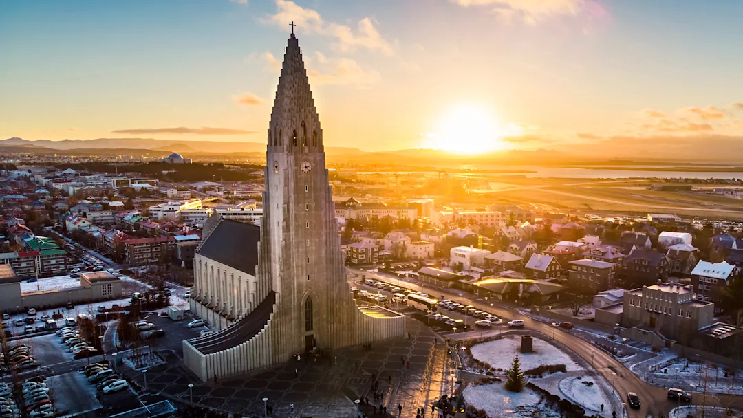 hallgrimskirkja-reykjavik-island-hgr-139096shutterstock_3000x1688px.jpg