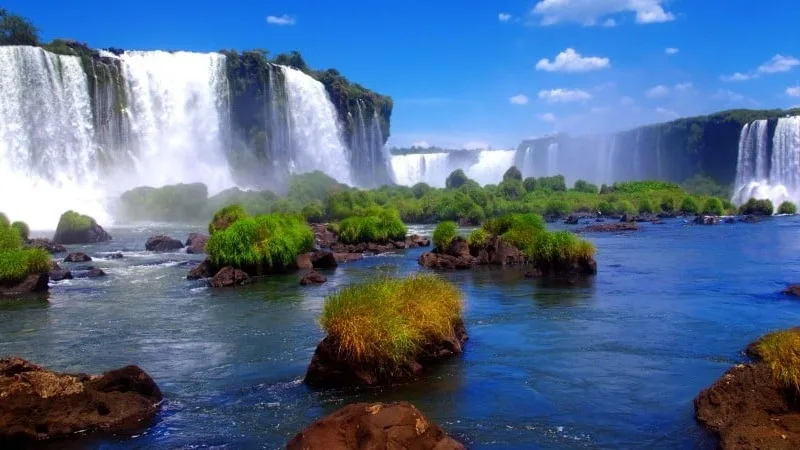 2500x1250_attila-jandi_shutterstock_iguazu-falls.jpg