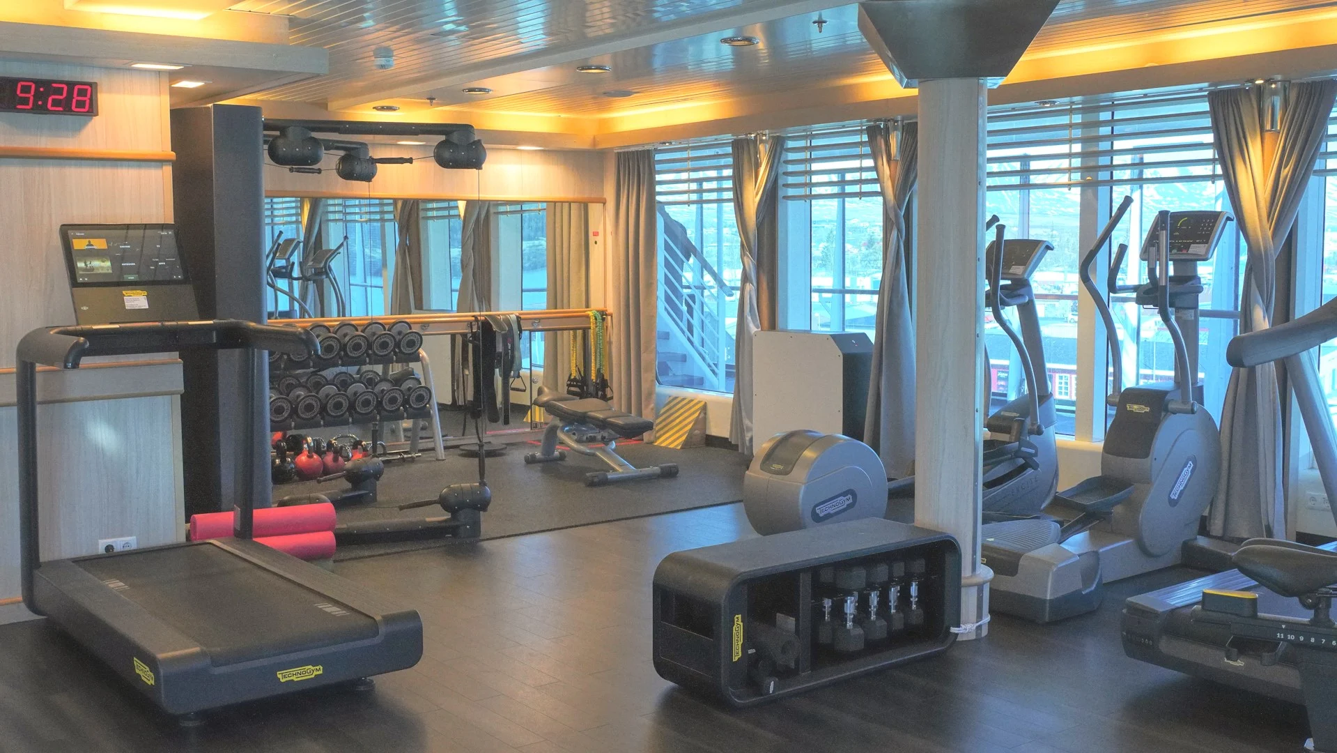 20240514 002 Fram Gym LuisLalama Hurtigruten InPixio