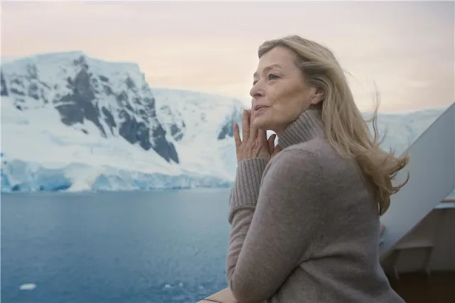 Genießen Sie eine Suite zum Preis einer Kabine auf ausgewählten Expeditions-Seereisen in die Antarktis, nach Alaska, nach Grönland und darüber hinaus.