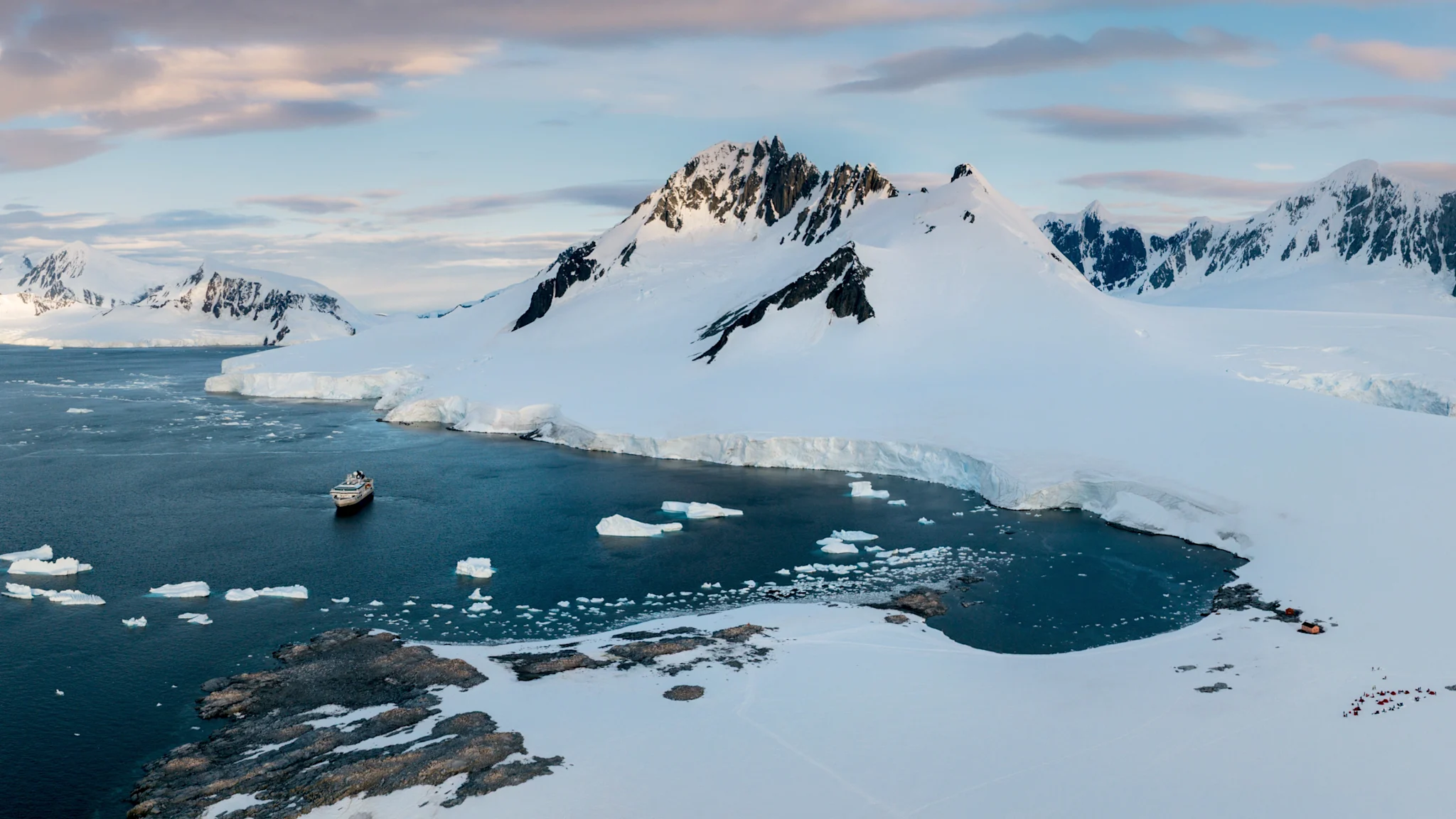 Antarctica-DamoyPoint-MS-Fram 3000x1688