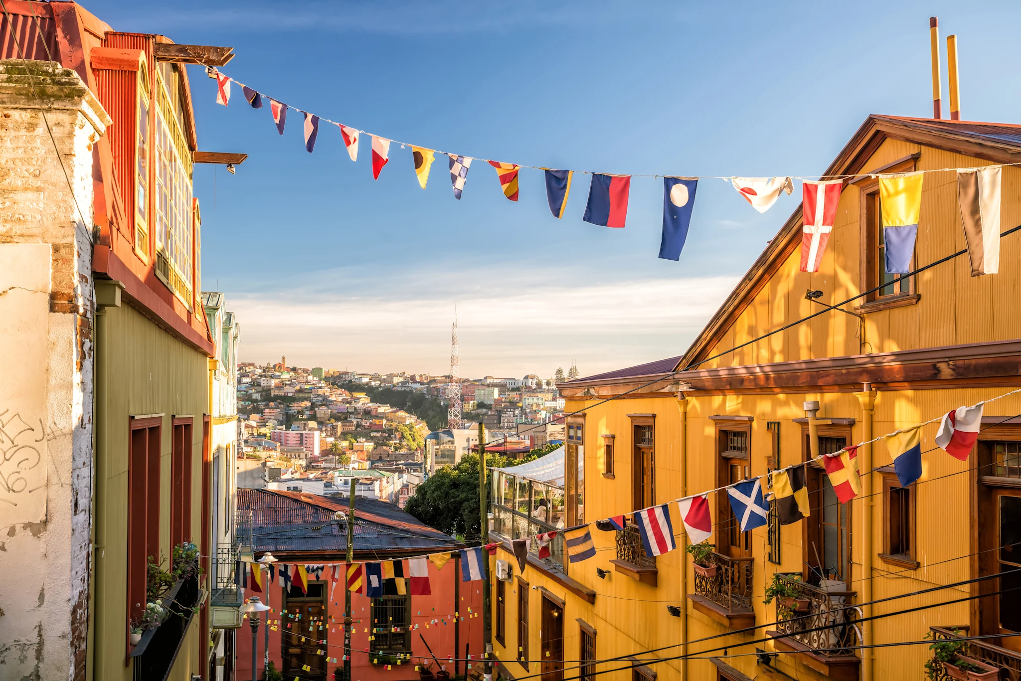 Valparaiso__shutterstock_429063157_web.jpg