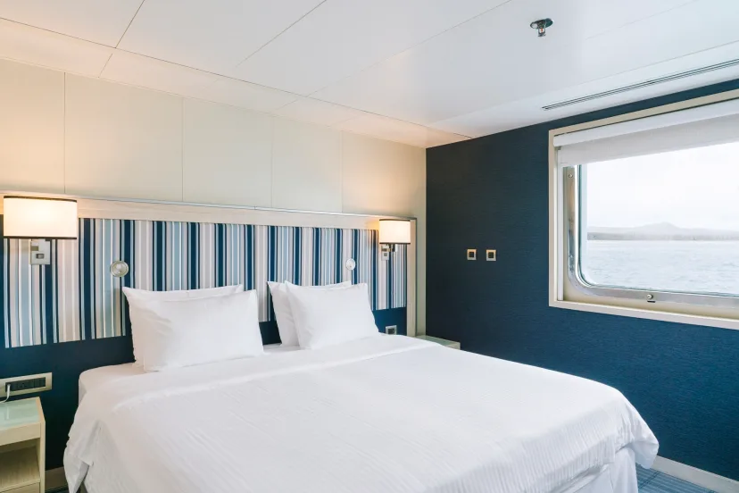 Double bed in an Explorer Family Cabin (FH) onboard MS Santa Cruz II. Credit: Clara Tuma