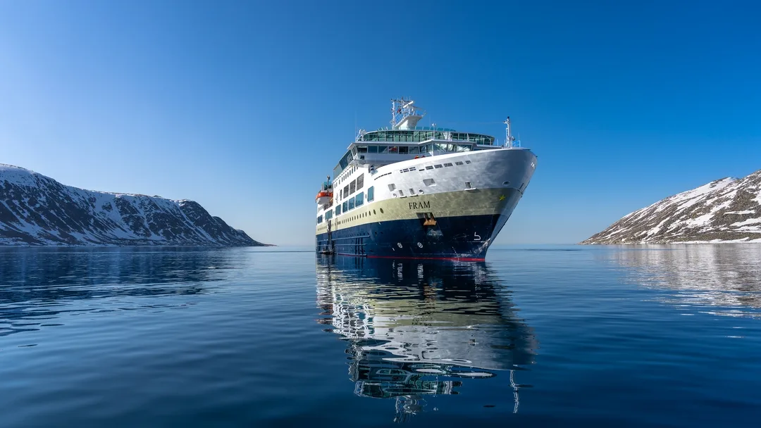 Svalbard_Nordaustlandet_Chermsideoya_MS_Fram_HX_47104_Photo_Jan_Hvizdal (1)