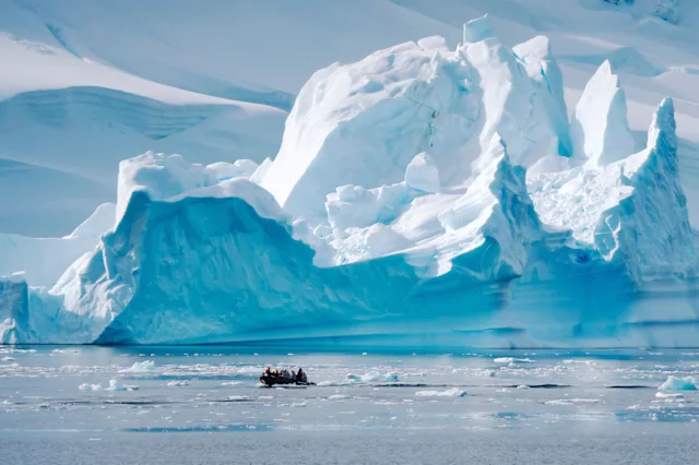 Bestil en Galápagos-, Antarktis-, Grønlands- eller Alaska-ekspedition inden 17. marts til rejser i 2025 og få fordel af eksklusive besparelser, så længe der er ledige kahytter.