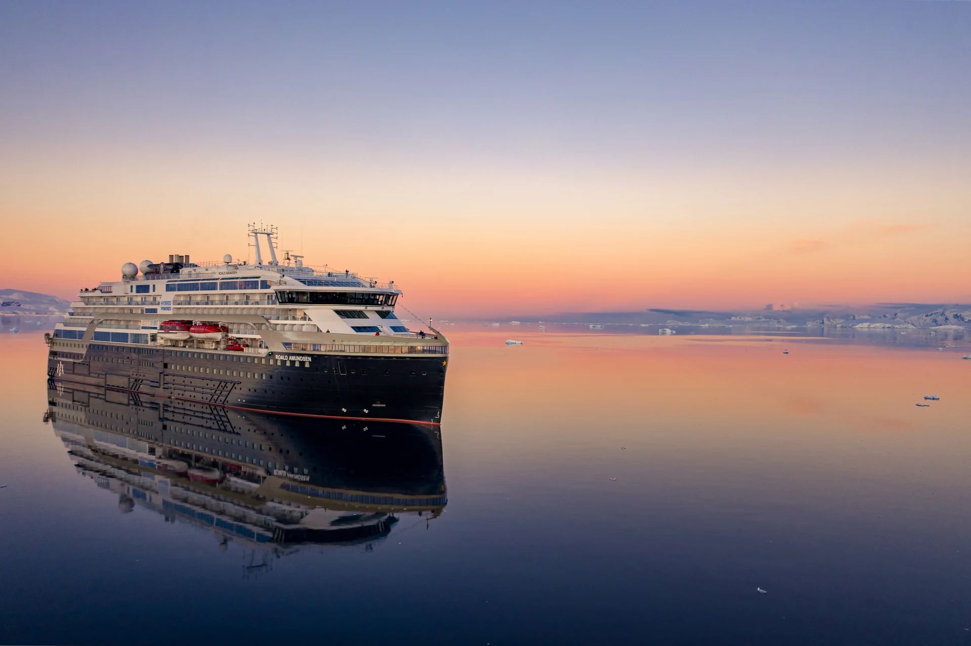 A calm sailing across the Drake Passage. Credit: HX Expeditions.