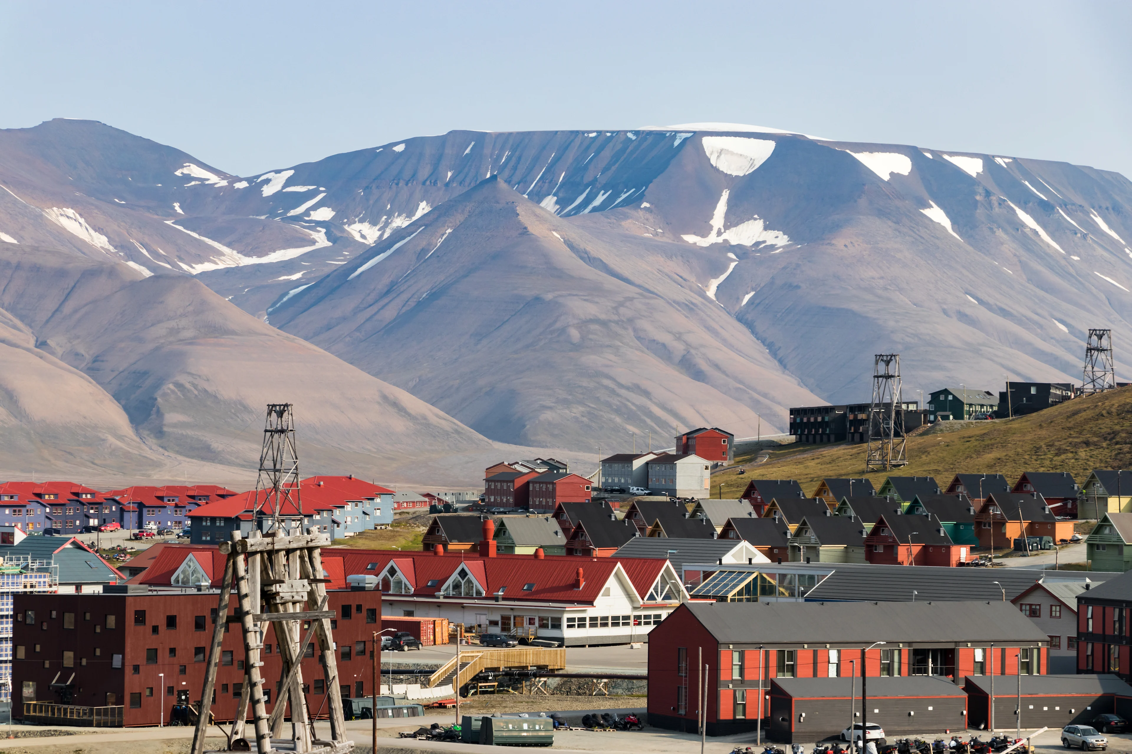 Summer_in_Longyearbyen__shutterstock_1175203312.jpg