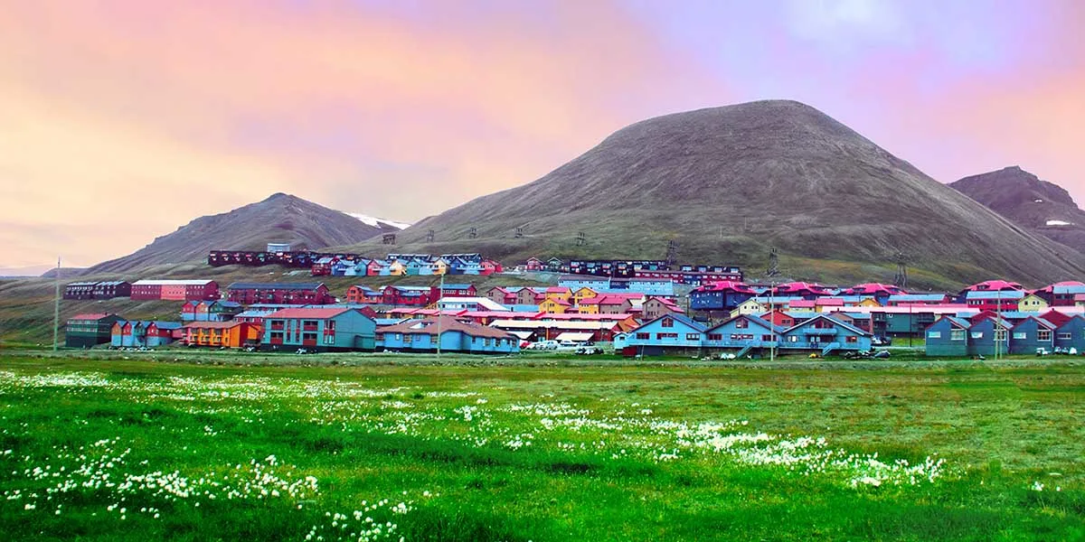 longyearbyenshutterstock_1200x600.jpg