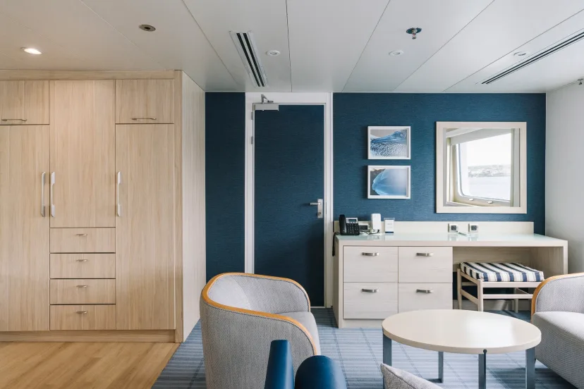 Living space in the Darwin Suite (DS) onboard MS Santa Cruz II. Credit: Clara Tuma