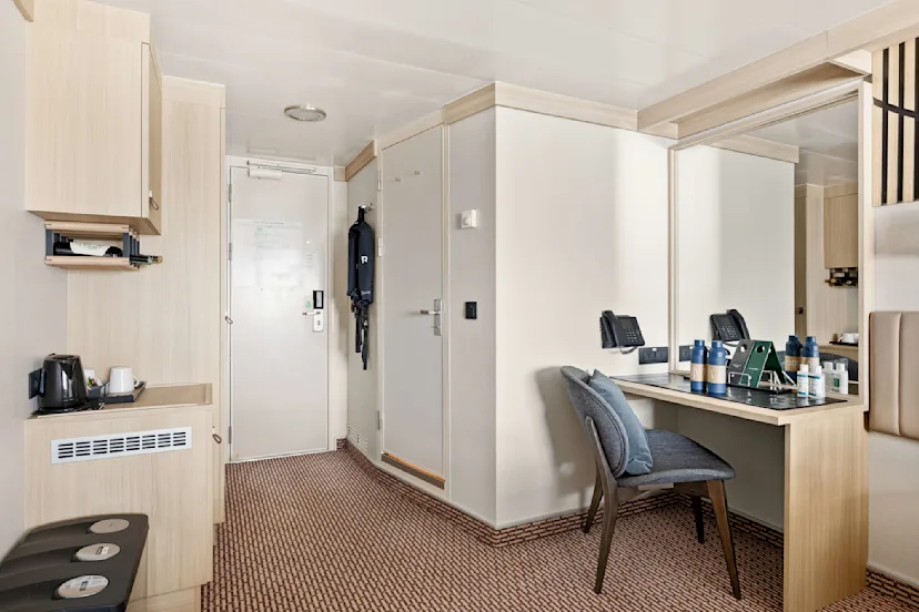Cabin 512 - F2 - MS Fram - 03 - Espen Mills