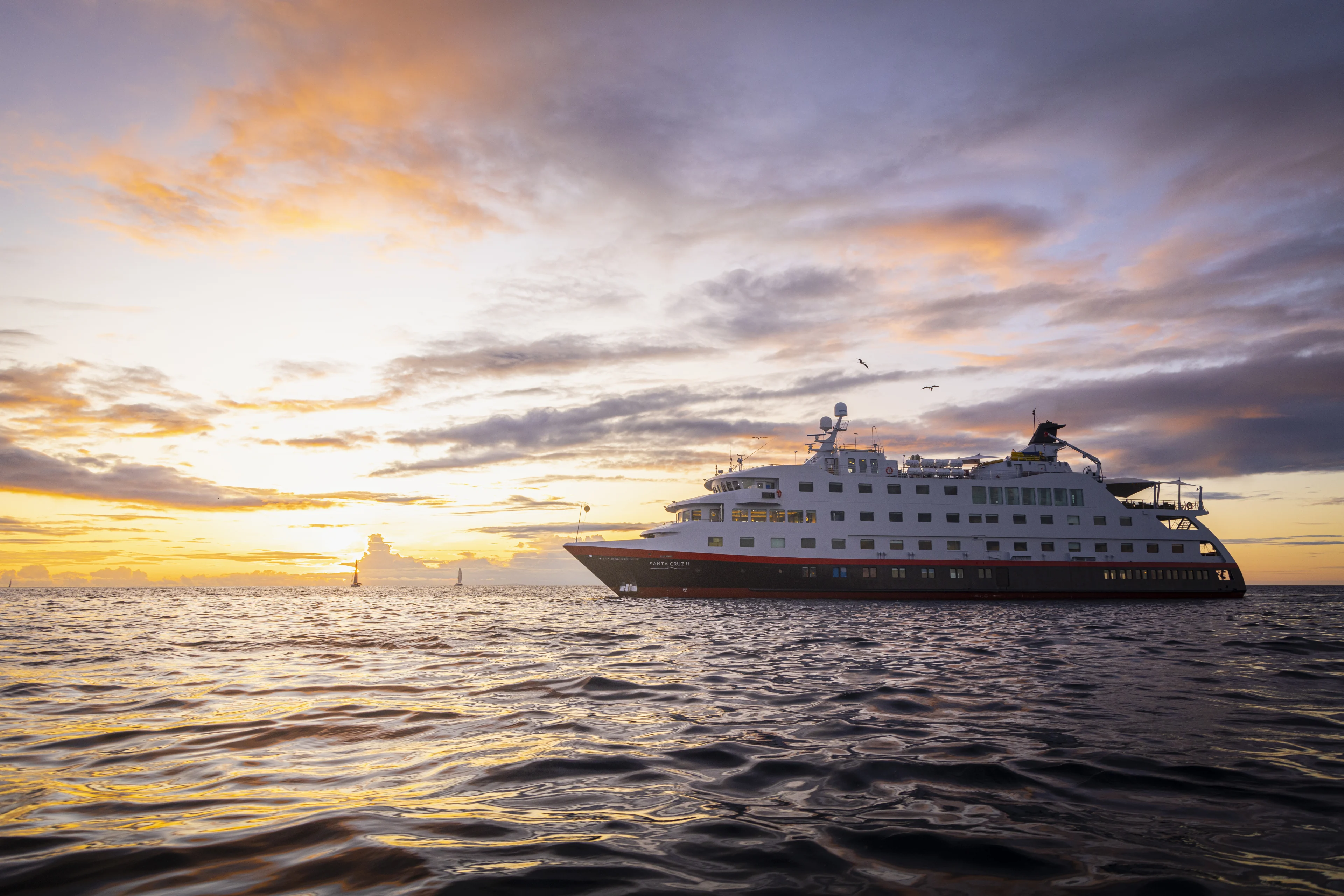 MS Santa Cruz II sailing in the sunset – Galápagos archipelago, Equador.