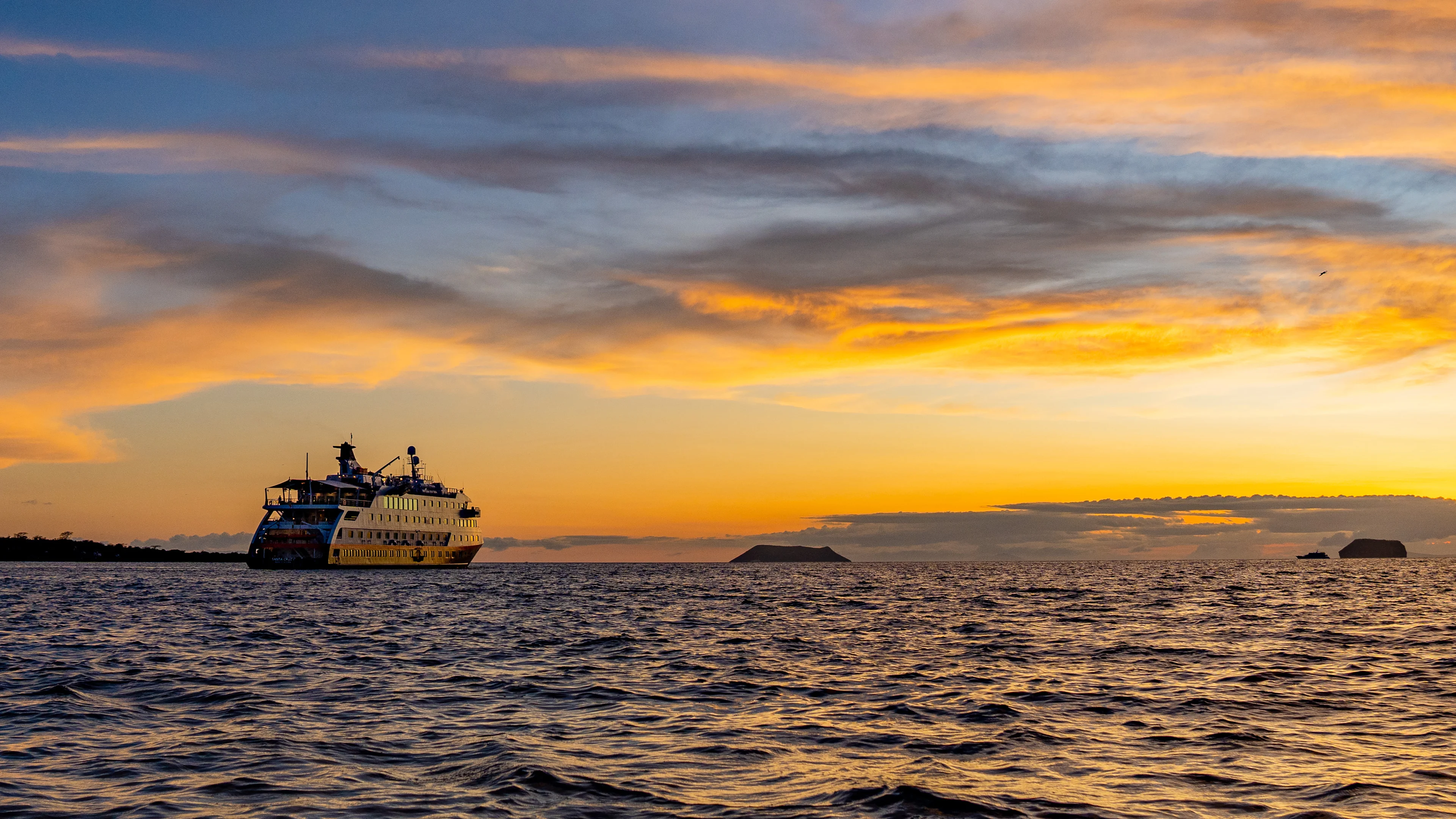 MS Santa Cruz II at the coast of Mosquera Island, Galápagos Island, Ecuador. Credit: Andres Ballesteros. 