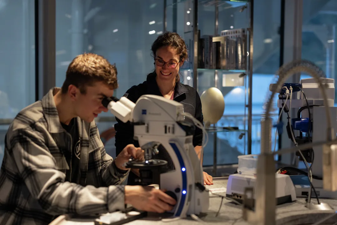 Student Science Training Program Science & Education Program | HX Expeditions US